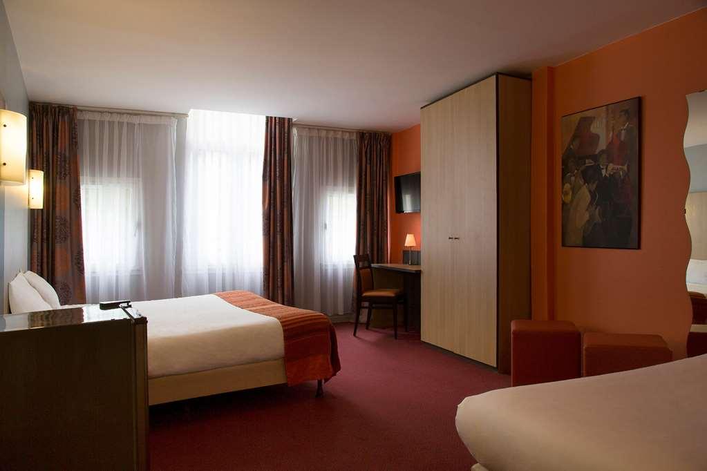 Brit Hotel Le Lion D'Or Σινόν Δωμάτιο φωτογραφία