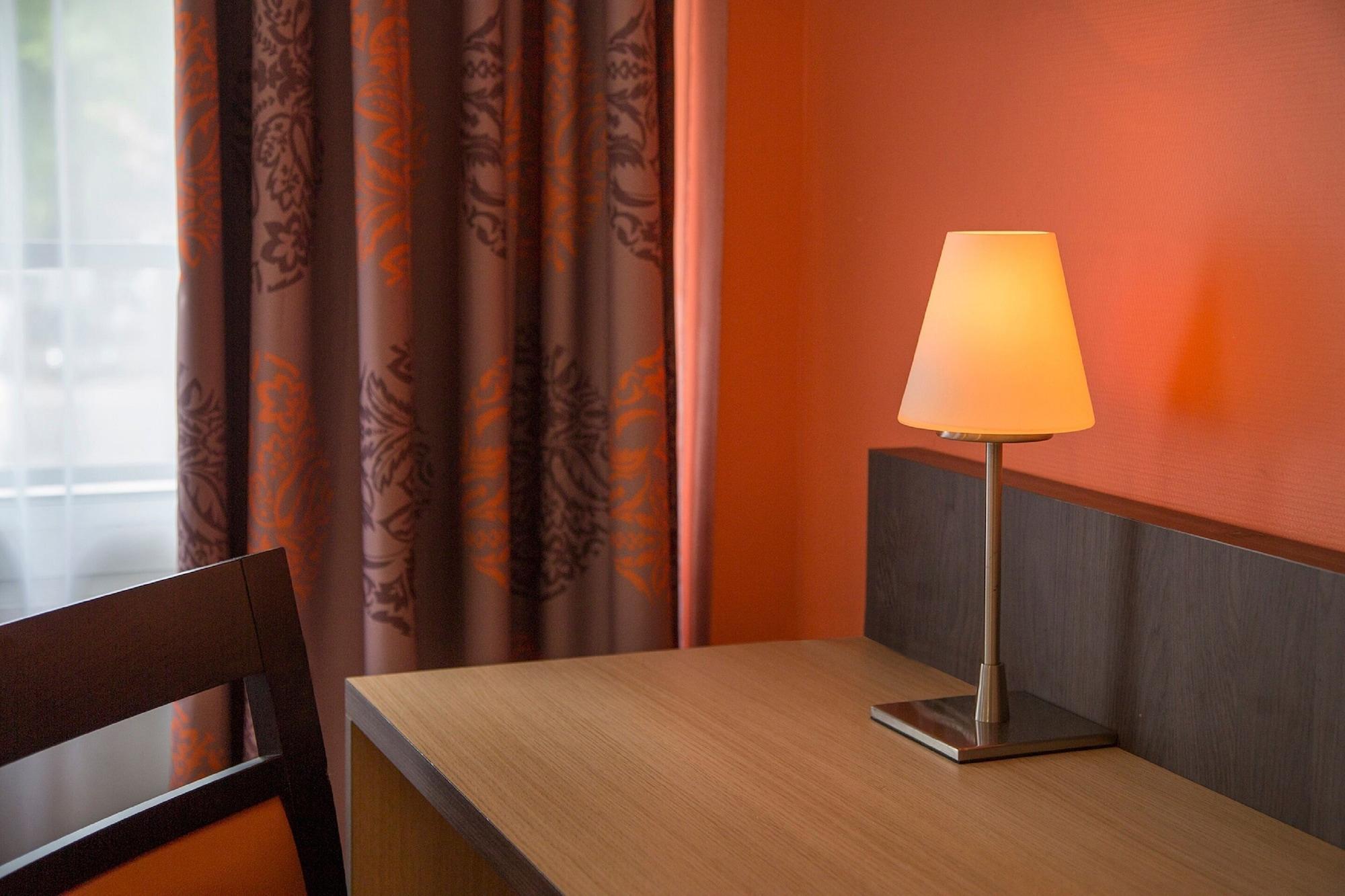 Brit Hotel Le Lion D'Or Σινόν Εξωτερικό φωτογραφία