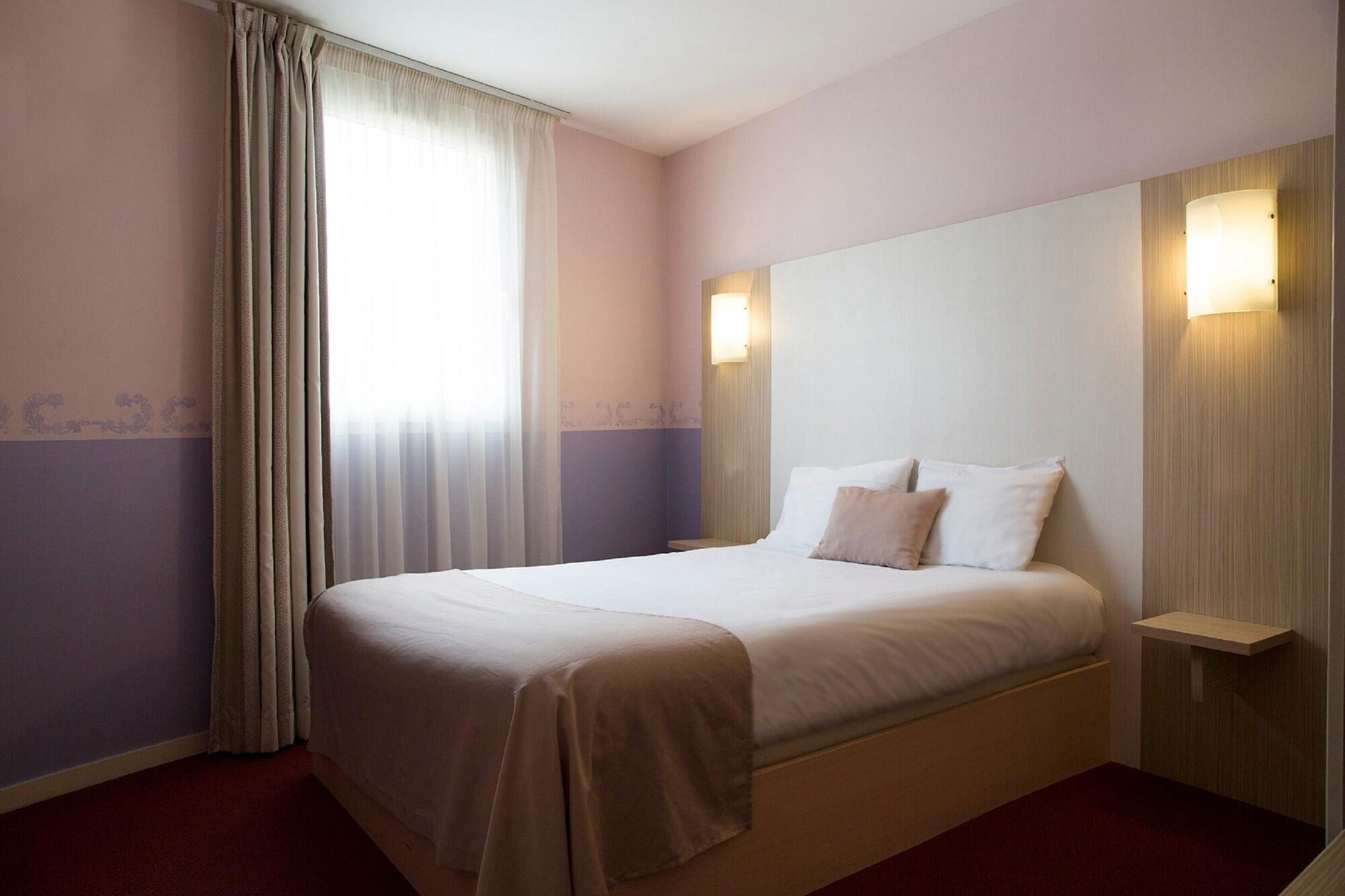 Brit Hotel Le Lion D'Or Σινόν Εξωτερικό φωτογραφία
