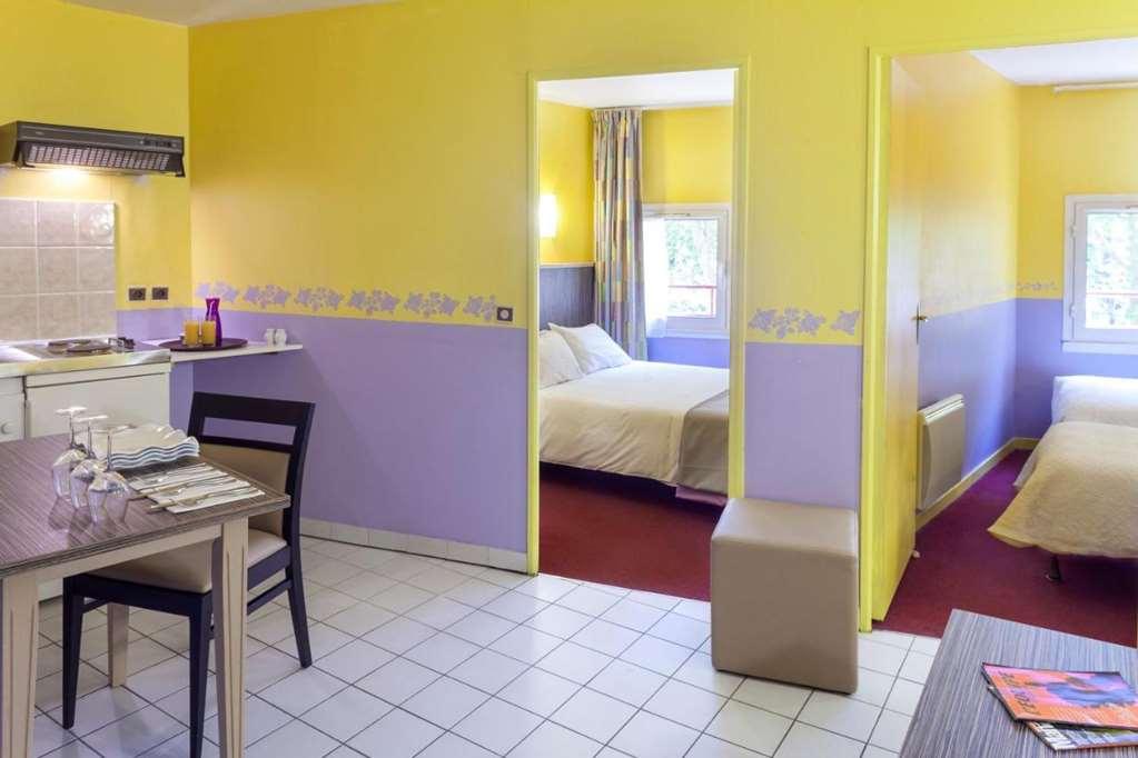 Brit Hotel Le Lion D'Or Σινόν Δωμάτιο φωτογραφία