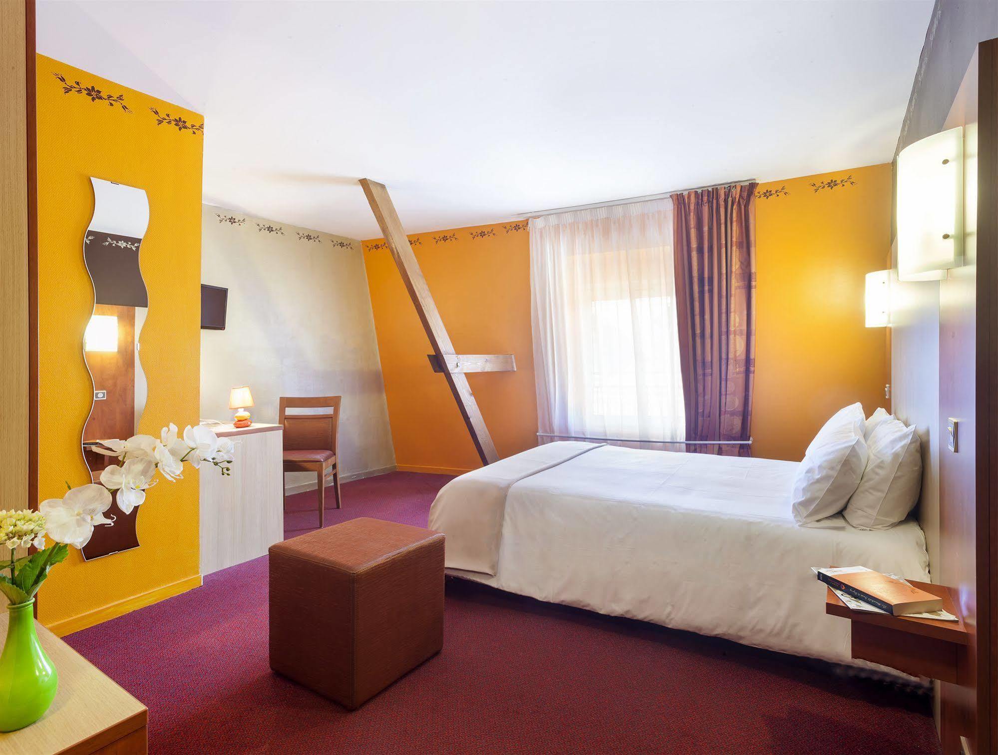 Brit Hotel Le Lion D'Or Σινόν Εξωτερικό φωτογραφία